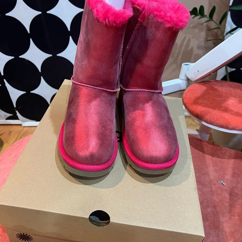 UGG Pink Boots never worn - Picture 1 of 4